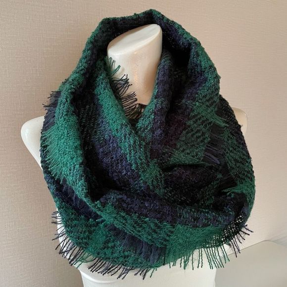 Green & Navy Woven Plaid Infinity Scarf with Eyelash Fringe Trim, NWT, - Picture 2 of 6